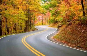 Όλοι Βαδίζουμε σε 7 Καρμικούς Δρόμους! Εσείς σε Ποιον Κατευθύνεστε; εξοχικός δρόμος