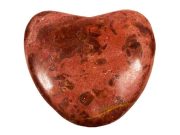 Το Φυλαχτό με το Τρίτο Μάτι και οι Δυνάμεις του Το Φυλαχτό: ένας κόκκινος γρανίτης σε σχήμα καρδιάς