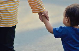 10 σημάδια ότι έχουμε μεγαλώσει με μια τοξική μητέρα