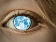 Η Σελήνη δεν είναι διαστημόπλοιο ούτε φυσικός δορυφόρος. Είναι «Μάτι»