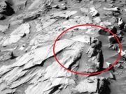 Πιθανή φιγούρα στον Άρη σα να φορά ζώνη και αλυσίδα