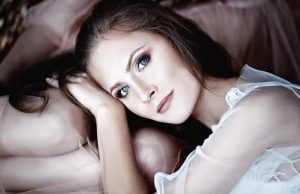 Ζώδια. Χαρακτηριστικά γνωρίσματα στα μάτια γυναίκα με τα μάτια επάνω μας