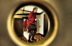 Οι λόγοι να καλύπτουμε το ματάκι της πόρτας του σπιτιού μας