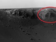 Βράχος στον Πλανήτη Άρη μοιάζει να έχει Πόρτα και Παράθυρο. Τα έφτιαξαν οι τελευταίοι επιζώντες;