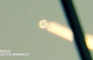 Τι Πετάει Πάνω από την Ελλάδα και Καταγράφηκε σε Βίντεο