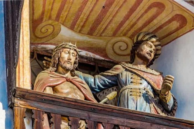 Ιησούς Χριστός με τον Πόντιο Πιλάτο, ξύλινο άγαλμα.