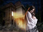 Η Κακιά Ώρα και τα Μυστηριώδη Φαινόμενα γυναίκα με λευκά μπροστά σε σπίτι, νύχτα, στην κακιά ώρα και τα μυστηριώδη φαινόμενα