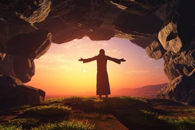 Ο Ιησούς έξω από ένα σπήλαιο ατενίζει την ανατολή