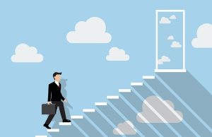 Ανέκδοτο: Μια μέρα καλεί ο Θεός τον Πούτιν τον Τράμπ και τον Τσίπρα για Ακρόαση άντρας ανεβαίνει στον ουρανό