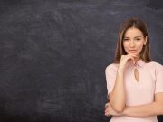 Ανέκδοτο: Στην τάξη του Τοτού έχει την ατυχία να διδάσκει μία νεαρή όμορφη δασκάλα