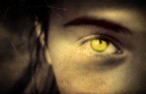 Η Μυστηριώδης “Γυναίκα με τα Κίτρινα Μάτια” Καλλιτεχνική απεικόνιση για εντυπωσιακή ίριδα σε φωτογραφία από Helmut_Strasil, Pixabay