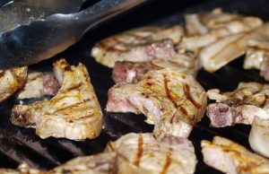 Τέλος στις σκληρές μπριζόλες με δύο απλά βήματα μπριζόλες