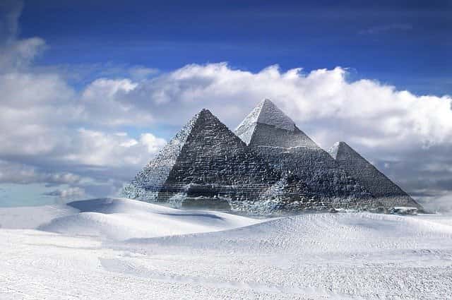 πυραμίδες στα χιόνια