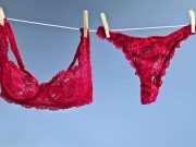 8 Γυναίκες Εξηγούν Γιατί Προτιμούν να Βγαίνουν Έξω Χωρίς Εσώρουχο κόκκινα γυναικεία εσώρουχα απλωμένα