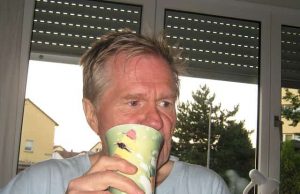 Αληθινή Ιστορία: Όταν μπήκε στο δωμάτιο της κόρης του αντίκρισε τον εφιάλτη κάθε πατέρα, όμως, η Αντίδρασή του έγινε πηγή έμπνευσης