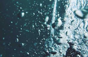 Υπόγειες Βάσεις με παράξενη τεχνολογία κάτω από τεράστιες ποσότητες νερού