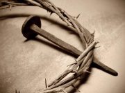 Αποκαλύφθηκε η ακριβής ημερομηνία θανάτου του Ιησού, σύμφωνα με έρευνα Στεφάνι από αγκάθια και καρφί