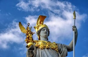 Η πάνοπλη θεά Αθηνά: Τι μπορεί να συμβολίζουν η Ασπίδα, το Δόρυ, το Γοργόνειο, η Αιγίδα, το Κράνος άγαλμα θεάς Αθηνάς