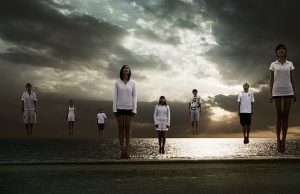 Ανάληψη. Απόδραση από Παγιδευμένες Σκέψεις άνθρωποι αιωρούνται, έτοιμοι για Ανάληψη