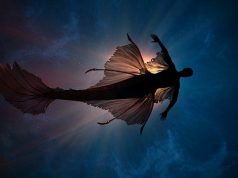 Γοργόνες απήγαγαν γυναίκα και την κράτησαν σε μια σπηλιά κάτω από το νερό για δύο εβδομάδες