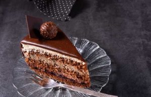 Χριστουγεννιάτικη τούρτα Φερέρο για τους καλεσμένους μας κομμάτι από τούρτα φερέρο