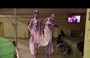 Το παράξενο βίντεο με δύο «εξωγήινες» στο Κρεμλίνο που μας κάνει να αναρωτιόμαστε αν είναι αληθινό ή προϊόν επεξεργασίας Το παράξενο βίντεο με δύο «εξωγήινες» στο Κρεμλίνο που μας κάνει να αναρωτιόμαστε αν είναι αληθινό ή προϊόν επεξεργασίας