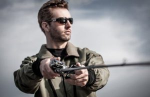 Ανέκδοτο. Πάει ένας σε μεγάλο πολυκατάστημα να κάνει μία μικρή αγορά