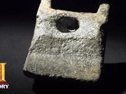 Η σφήνα από αλουμίνιο που βρέθηκε δίπλα σε οστά μαστόδοντα ηλικίας 11.000 χρόνων και προβλημάτισε αρχαιολόγους και ειδικούς Η σφήνα από αλουμίνιο που βρέθηκε δίπλα σε οστά μαστόδοντα ηλικίας 11.000 χρόνων και προβλημάτισε αρχαιολόγους και ειδικούς