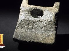 Η σφήνα από αλουμίνιο που βρέθηκε δίπλα σε οστά μαστόδοντα ηλικίας 11.000 χρόνων και προβλημάτισε αρχαιολόγους και ειδικούς Η σφήνα από αλουμίνιο που βρέθηκε δίπλα σε οστά μαστόδοντα ηλικίας 11.000 χρόνων και προβλημάτισε αρχαιολόγους και ειδικούς