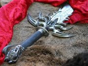 Βρέθηκε σπαθί βυθισμένο σε βράχο μέσα σε ποταμό σπαθί