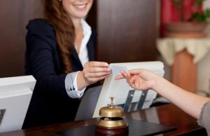 Κρυμμένες Φλόγες και ένα Έγκλημα Πάθους Δύο κρυμμένες φλόγες:, η ρεσεψιονίστ και η πελάτισσα