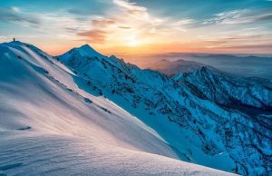 Ο άγνωστος «χρυσός» της Ελλάδας που μοιάζει με χιόνι και χρησιμοποιείται στην κατασκευή αεροπλάνων Ο άγνωστος «χρυσός» της Ελλάδας που μοιάζει με χιόνι και χρησιμοποιείται στην κατασκευή αεροπλάνων