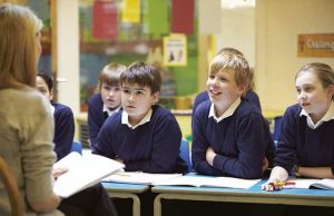 Ανέκδοτο: Ο πατέρας του Τοτού πάει στη δασκάλα να μάθει την πρόοδο του γιου του