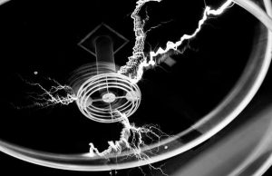 Ο τεράστιος πύργος του Νίκολα Τέσλα για να στέλνει ασύρματα ηλεκτρική ενέργεια σε όλο τον κόσμο