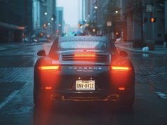 Τι να κάνετε αν κάποιος σας παρακολουθεί από ένα αυτοκίνητο