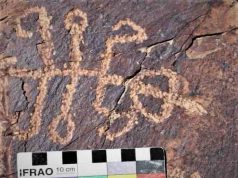 Πετρογλυφικό από «μισό άνθρωπο και μισό αλογάκι της Παναγίας» παραπέμπει σε εξωγήινη φυλή Πετρογλυφικό από «μισό άνθρωπο και μισό αλογάκι της Παναγίας» παραπέμπει σε εξωγήινη φυλή