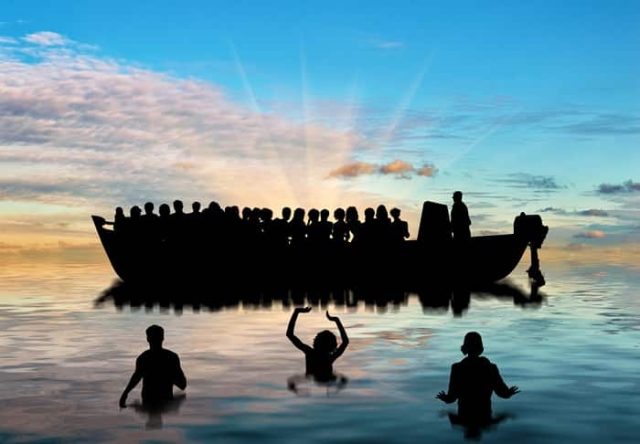 Μετανάστες ή/και Κλιματικοί Πρόσφυγες σε βάρκα
