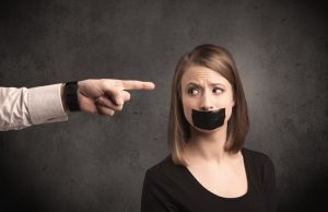 Φίμωση και προπαγάνδα στα ΜΜΕ Φίμωση και προπαγάνδα