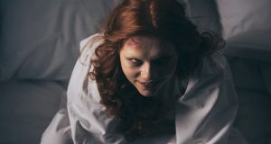 Δαιμονισμός. Τι Μπορεί να Κρύβεται Πίσω του Δαιμονισμός στο πρόσωπο γυναίκας