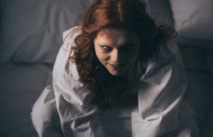 Δαιμονισμός. Τι Μπορεί να Κρύβεται Πίσω του Δαιμονισμός στο πρόσωπο γυναίκας