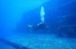 Μνημείο Yonaguni. Η μυστηριώδης δομή στο βυθό Μνημείο Yonaguni