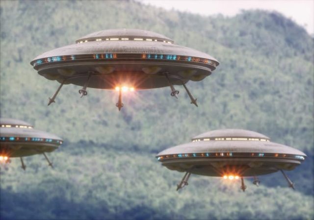φαινόμενο UFOs με 3 ΑΤΙΑ