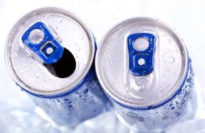 Αναψυκτικά, Ενεργειακά Ποτά. Οφέλη και Κίνδυνοι δύο κουτάκια αναψυκτικά