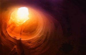 «Μεσσίες» της Αρχαιότητας φως μπαίνει σε σκοτεινή σπηλιά